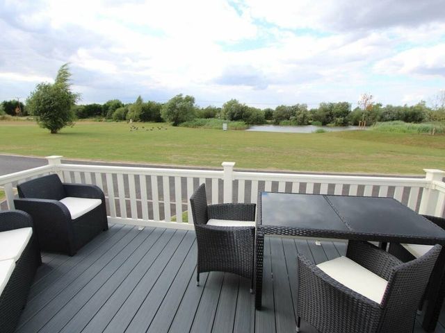 Tattershall Lakes Country Park - Holiday Accommodation 17807 - 1186434 - photo 3