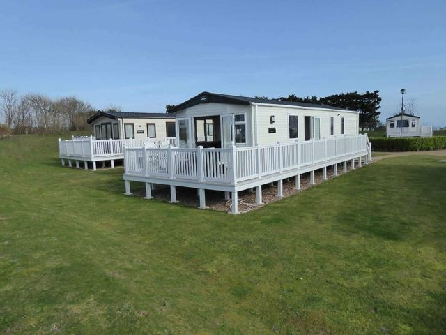 Devon Cliffs Holiday Park - Holiday Accommodation 18102 - 1186523 - photo 1 