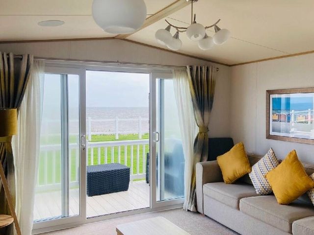 Hopton Holiday Village - Holiday Accommodation 18341 - 1186584 - photo 1 