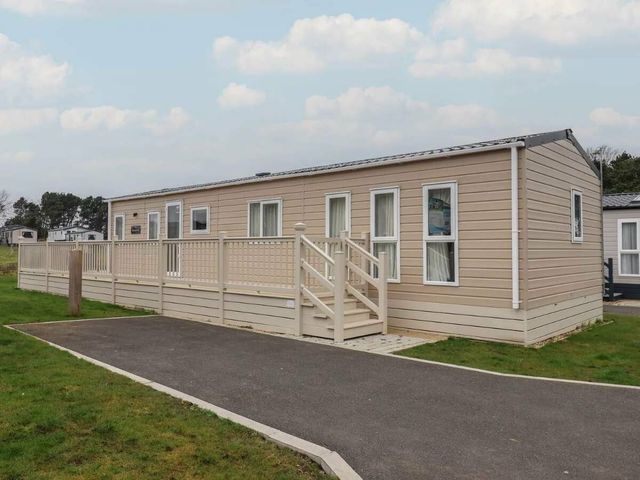Cayton Bay Caravan Park - Holiday Accommodation 19719 - 1187080 - photo 1 