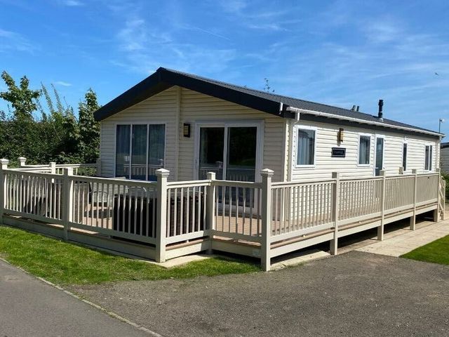 Cayton Bay Caravan Park - Holiday Accommodation 20341 - 1187323 - photo 1 