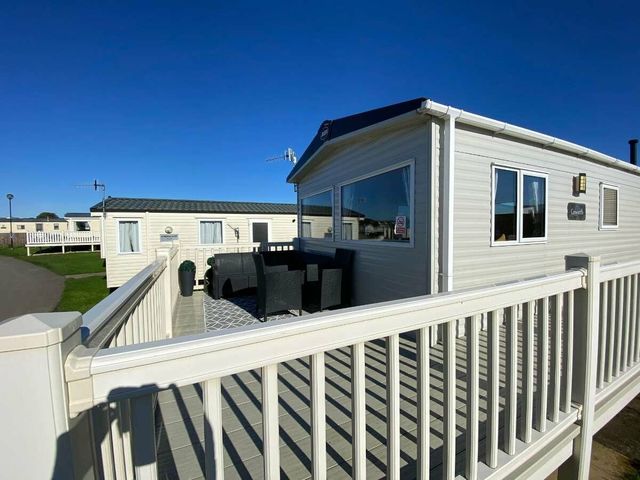 Blue Dolphin Holiday Park - Holiday Accommodation 20459 - 1187363 - photo 1 