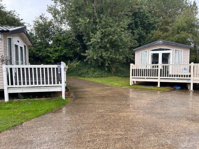 Marton Mere Holiday Village - Holiday Accommodation 20801 - 1187527 - photo 1 
