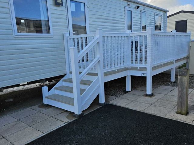 Marton Mere Holiday Village - Holiday Accommodation 21411 - 1187935 - photo 1 