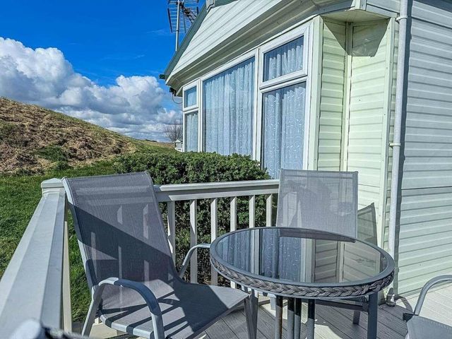 Naze Marine Holiday Park - Holiday Accommodation 22074 - 1188437 - photo 1 