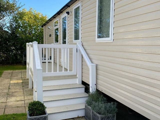 Hopton Holiday Village - Holiday Accommodation 22179 - 1188524 - photo 1 