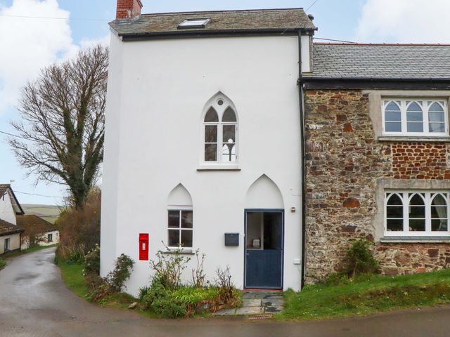 A building with a door and windows at The Old Sunday School in Welcombe near Kilkhampton