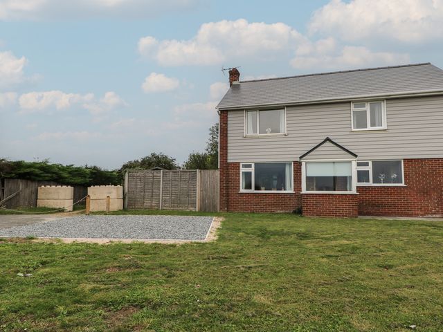 A house with a yard at Walmer Court Farmhouse Deal