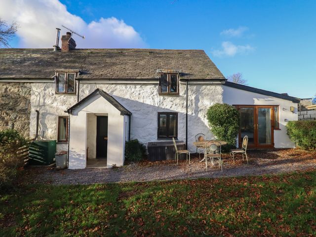 A house with a garden and outdoor seating at 1 Fron Uchaf in Parc near Bala