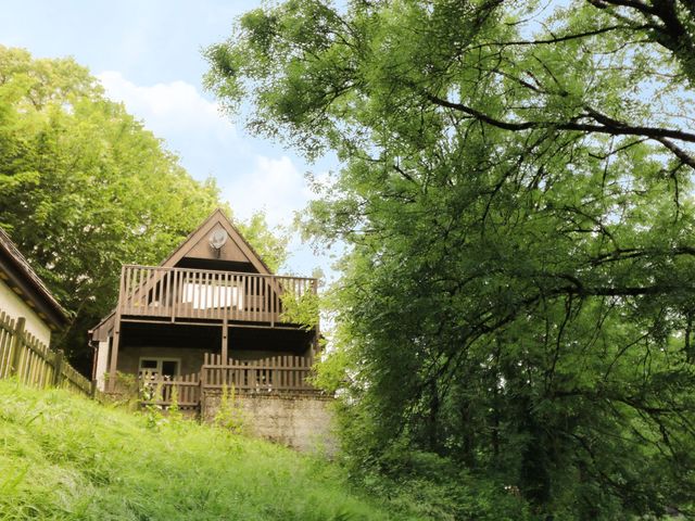 A house with a balcony surrounded by trees at Valley Lodge 61 in Callington
