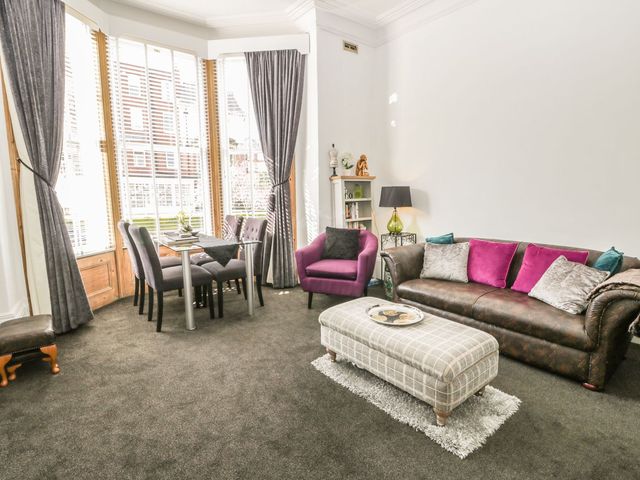 Esplanade Gardens, Apartment 1 - 1190360 - photo 3