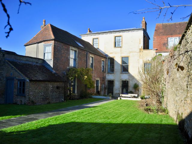 ASH HOUSE - 1190793 - photo 1 