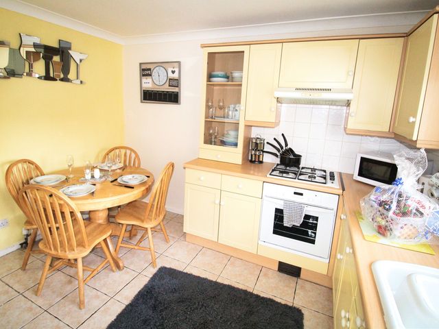 22 Homestead Garth - 1190801 - photo 4