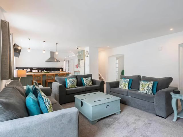Riverside House - 1190852 - photo 2