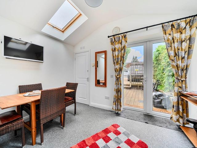 Charming Lincoln Cottage - 1190903 - photo 3