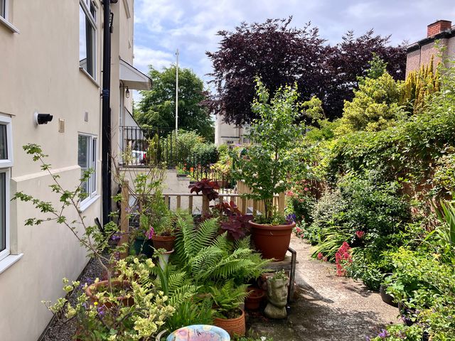 Flat 2A - 1190910 - photo 1 