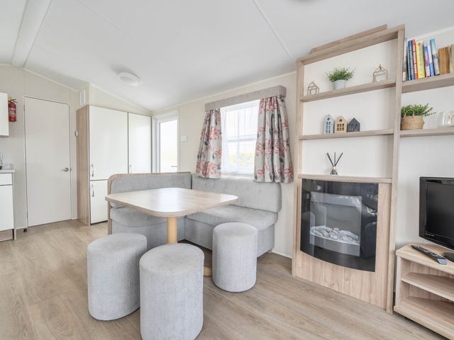 Mersea Beach Retreat - 1190914 - photo 2