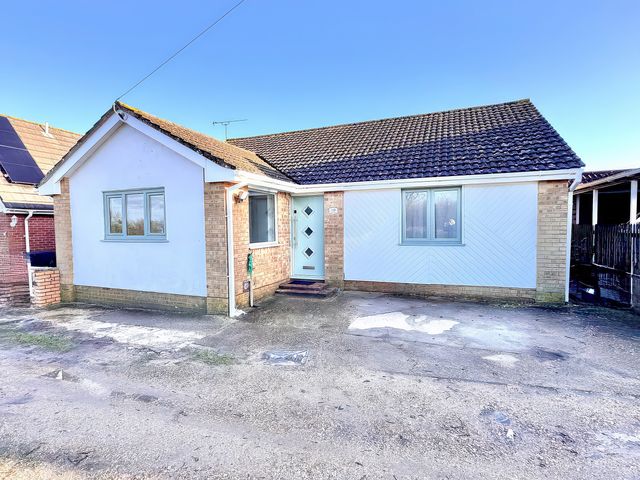 A house with windows and a front door at 10 Solent View in Southampton