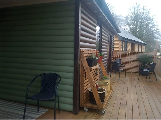 An outdoor area with flower pots and chairs at Gowrie Lodge in Blairgowrie