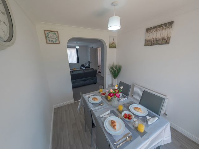 Bluebell Close - 1191010 - photo 2