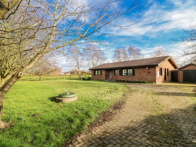 A house with a garden and driveway at Cherry Trees