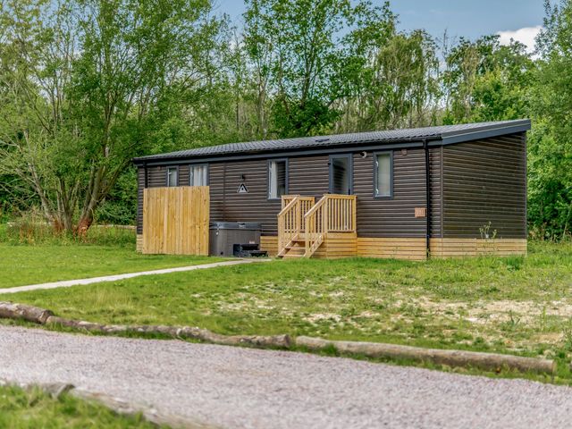 A cabin with steps and a deck in front at Horncastle Spa (Pet) in Louth