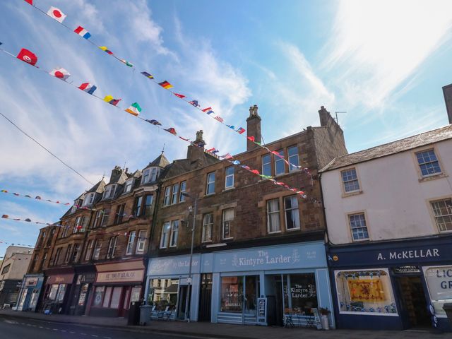 Modern Flat - Main St, Campbeltown - 1191701 - photo 2