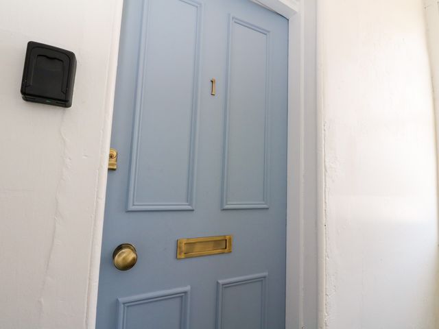 Modern Flat - Main St, Campbeltown - 1191701 - photo 3