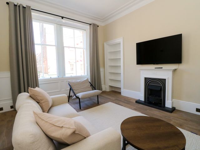 Modern Flat - Main St, Campbeltown - 1191701 - photo 5