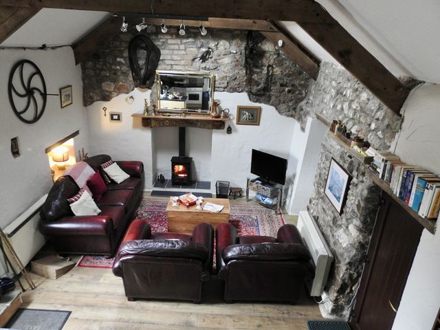 A living room with a sofa and coffee table at Butterslade