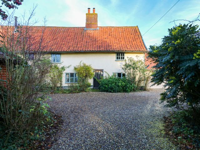 A house with a gravel driveway at Town Farm in 