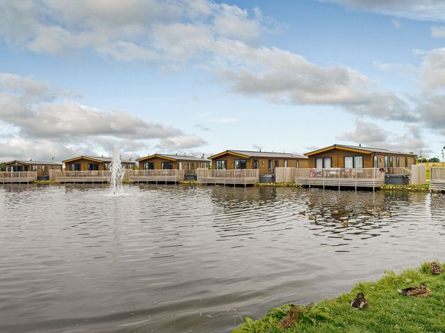 Larch Waterside Spa (Pet) - 1192559 - photo 2