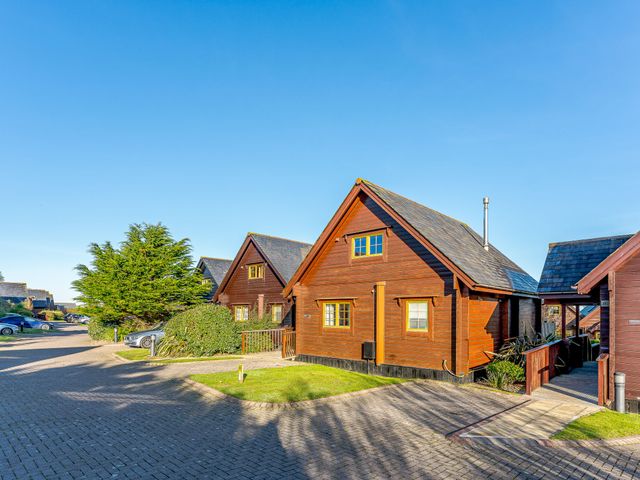 A house with a pathway and car at Scandinavian Lodge Pet in Portreath