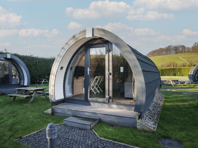 A pod with steps and seating area at Pod 8 (No Pets) Tewitfield