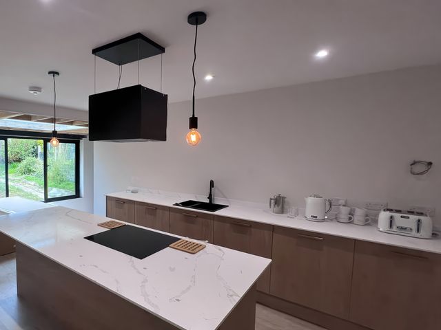 A kitchen with a cooking island and appliances at 81 Lon Gogarth in Benllech