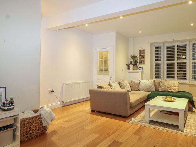 Gordon Avenue - 1193015 - photo 4