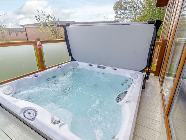 A hot tub on a deck in outdoor area at The Folkesworth in Kings Cliffe