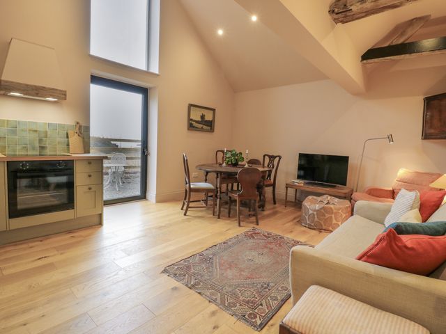 A living room with a kitchen and dining area at The Apartment in Oving near Whitchurch, Buckinghamshire