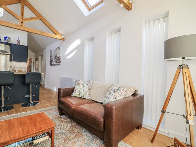 A living room with a sofa and coffee table at The Garden Cottage in Hinckley