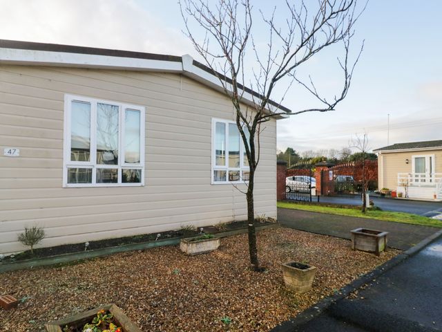 An outdoor area with a mobile home and gravel at Beechtree Lodge 46 in Denny