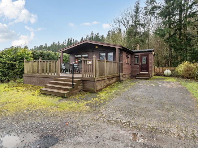 A cabin with deck and seating area at Cabin 1 Moffat Manor Beaufort