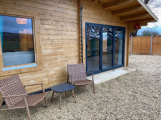An outdoor area with chairs and a table at Cotswold Nights Evesham