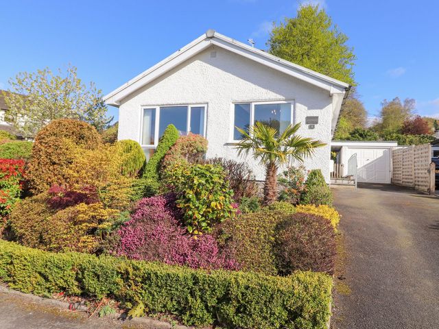 A house with a garden and driveway at Wansfell View in Ambleside