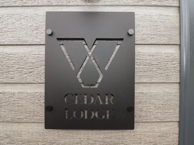 Cedar Lodge 3 Bedrooms with hot tub - 1194238 - photo 3