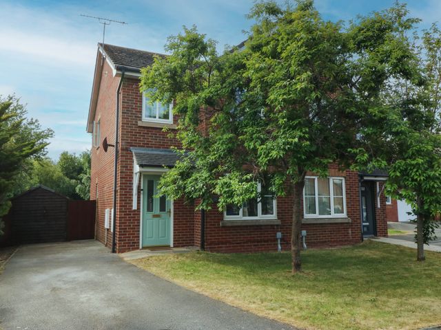 A house with trees and a driveway at Meadow View in Kinmel Bay