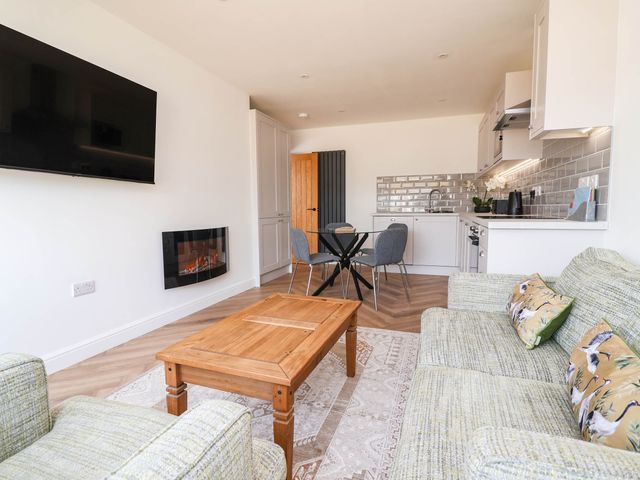 6 Bastion Close - 1195903 - photo 4