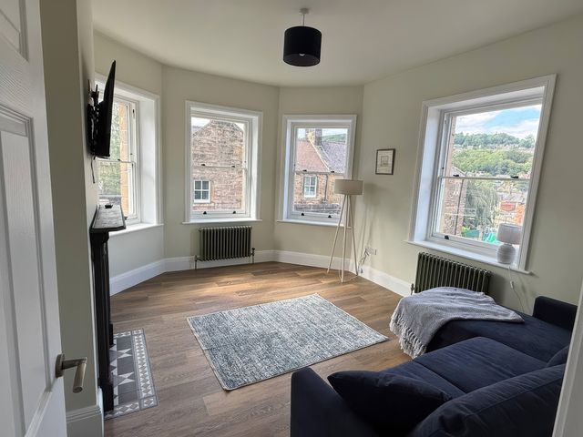 Holt Hall - First Floor Apartment - 1196388 - photo 3