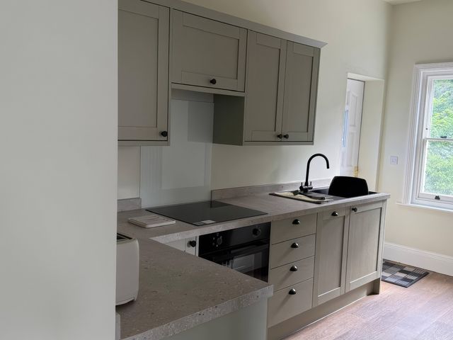 Holt Hall - First Floor Apartment - 1196388 - photo 5