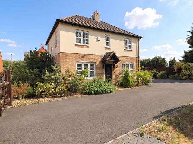 2 Clarke Close - 1196601 - photo 2