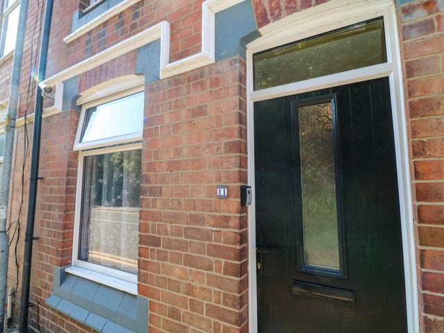 An entryway with a door and window at 11 Regent Street in Melton Mowbray